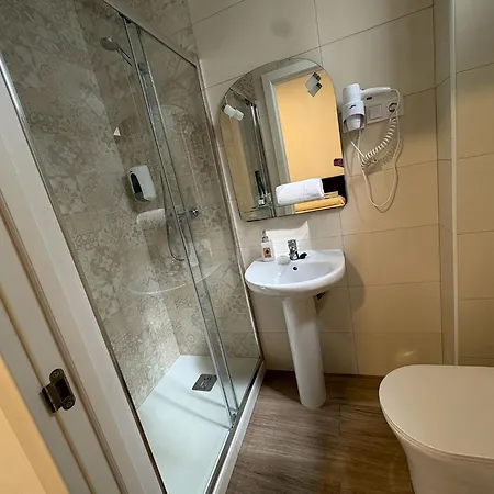 Hostal Andrea Granvia-2